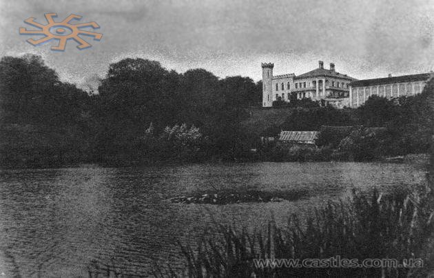 Михайлівка. Вид на палац від ставу, до 1914 р. З книги Романа Афтаназі "Dzieje rezydencji na dawnych kresach Rzeczypospolitej", т. 9.