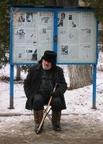 Біля входу завжди товчуться жебраки