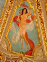 Одна з красунь на плафоні