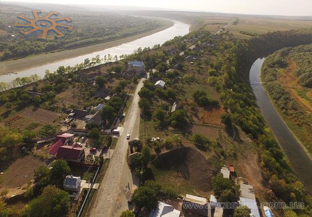 Окопи - вони про географію і ріки. Ліворуч - Дністер, страшно обмілілий у вересні 2015 року. Праворуч - Збруч.