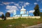 Церква неподалік від палацу - наздвичайно скапарена незугарною архітектурою. Ви лише на ці куполи на залізних трубах подивіться. Фу.