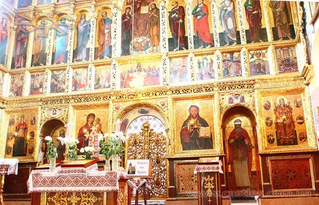 розкішний іконостас церкви Параскеви П'ятниці у Львові
