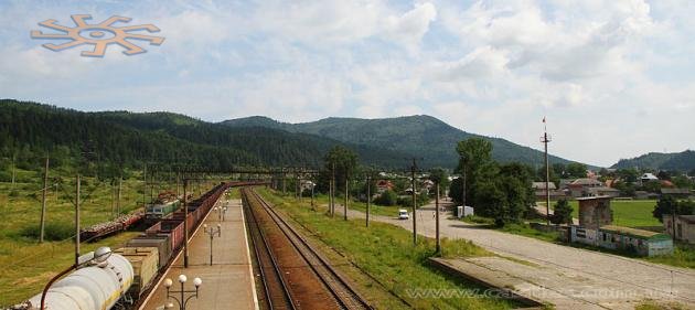 Вид на перевал Тухольські ворота від вокзалу в Сколе. Липень-2010.