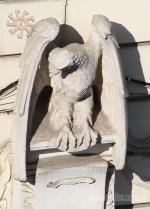 Кожен з двох орлів важить майже 150 кг Кожен з двох орлів важить майже 150 кг