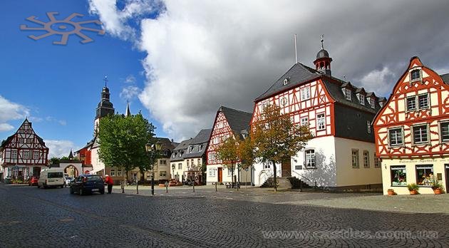 Ринкова площа в Кірхбергу, Німеччина.