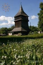 Дерев'яна дзвіниця Троїцької церкви.