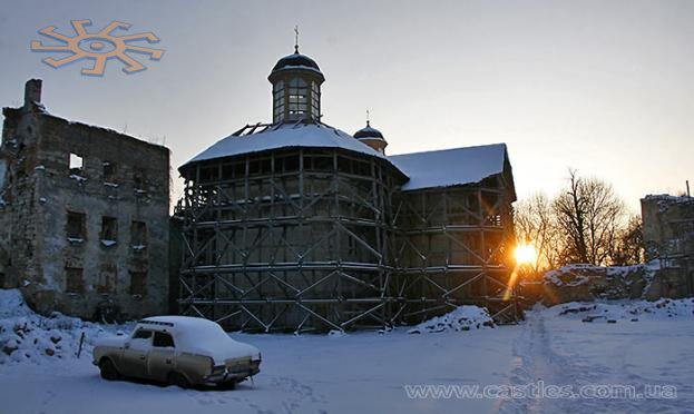 Замковий костел (каплиця-усипальниця) св. Трійці.