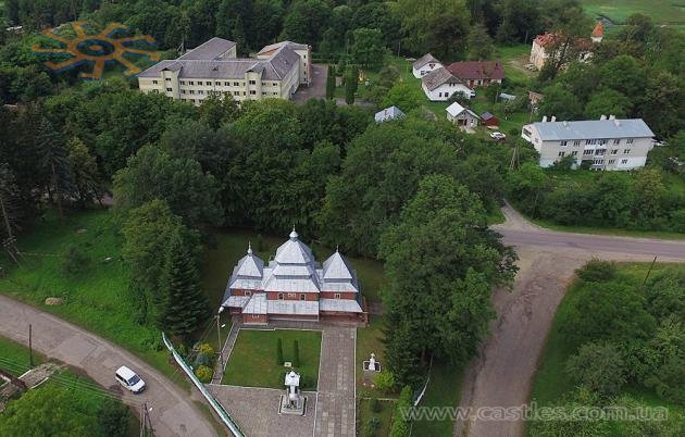 Орієнтація на місцевості. Підгірці Стрийські з неба у червні 2018 р. Святодухівська церква, палац біля парку, велетенська школа