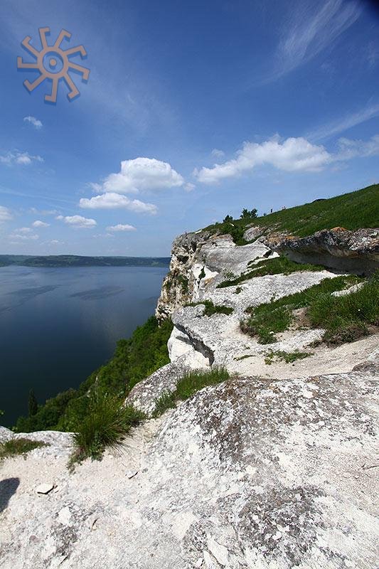 Вид на Дністер з Білої гори у Бакоті