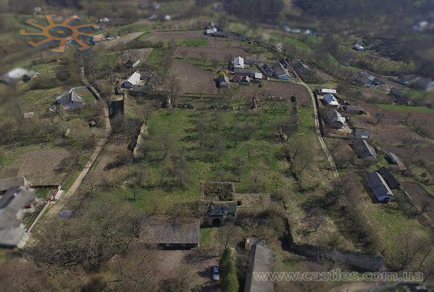 З неба всю бастіонну структуру замку в Чернелиці видно значно краще. 2 квітня 2017 р.