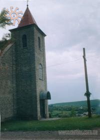 Костел у Бережанці біля Скали-Подільської. 2001 р.