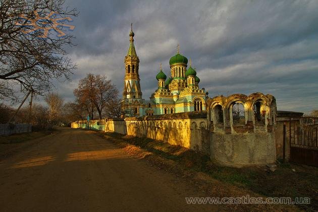 Fântâna Albă. Успенський собор (1901-1908) у Білій Криниці.. Успенский собор в селе Белая Крыница в Украине