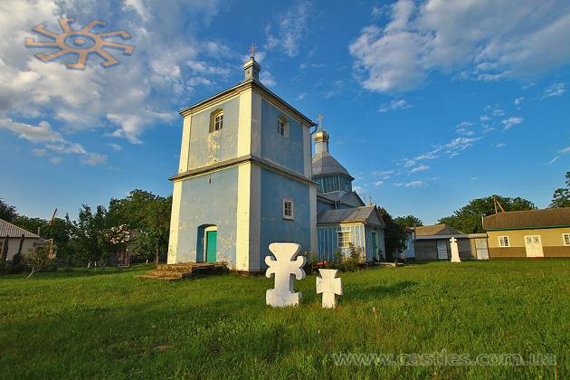Церква у селі Комарів Кельменецького району