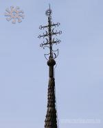 Хрест на вершечку вежі