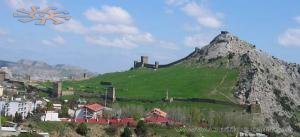 Крепость в Судаке с дороги на Новый Свет