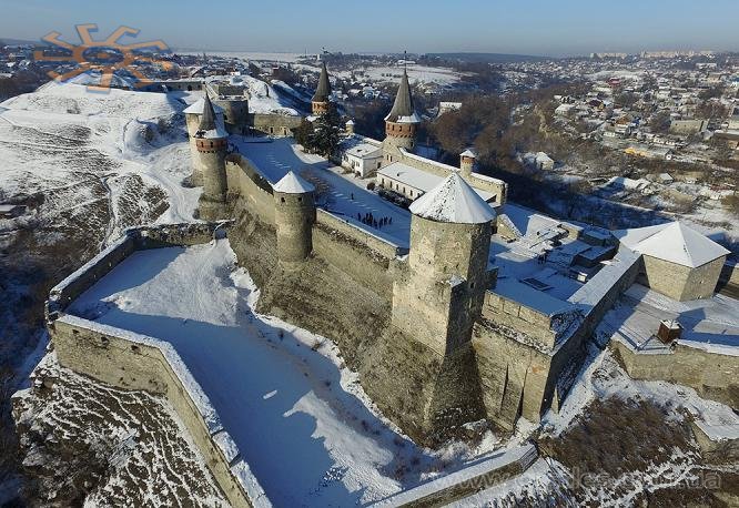 9 січня 2016 р. Квадрокоптером над Старою фортецею у Кам'янці-Подільському. З погодою пощастило.