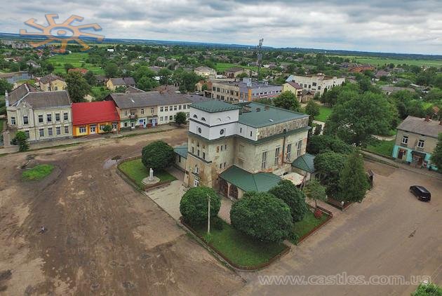 Ратуша в Журавному.