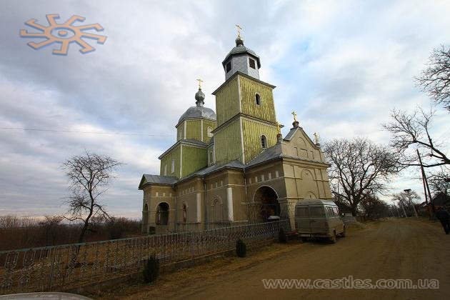 Муровано-дерев'яна Космодем'янська церква (XVIII-XIX ст.), найдавніша пам'ятка Білої Криниці. Муровано-дерев'яна Космодем'янська церква (XVIII-XIX ст.), найдавніша пам'ятка Білої Криниці.
