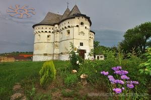 Покровська церква у Сутківцях влітку 2016 р.