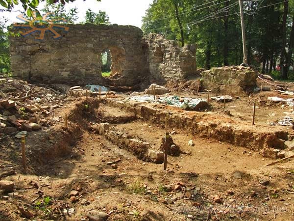 Розкопки замку в Надвірній. Розкопки замку в Надвірній.