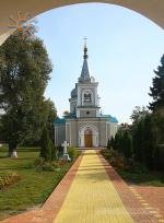В сучасному Летичеві церкви не дуже цікаві. Два православних летичівських храми стоять майже поруч з базаром.