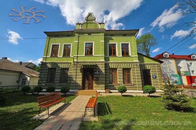 В споруді 1908 р. побудови розмістилися МКП "Комунальник" та відділок поліції.