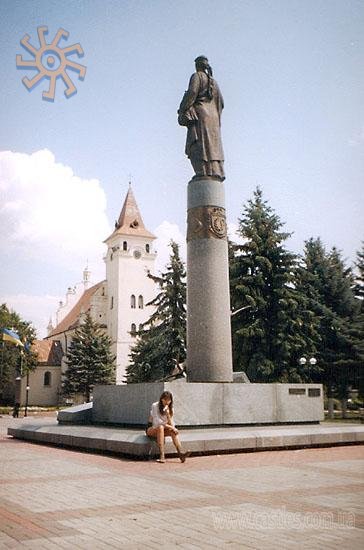 Рогатинський Миколаївський костел, попа Роксолани, ноги Блеки Рогатинський Миколаївський костел, попа Роксолани, ноги Блеки