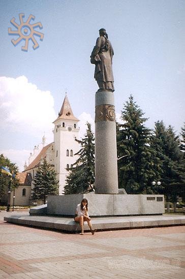 Рогатинський Миколаївський костел, попа Роксолани, ноги Блеки