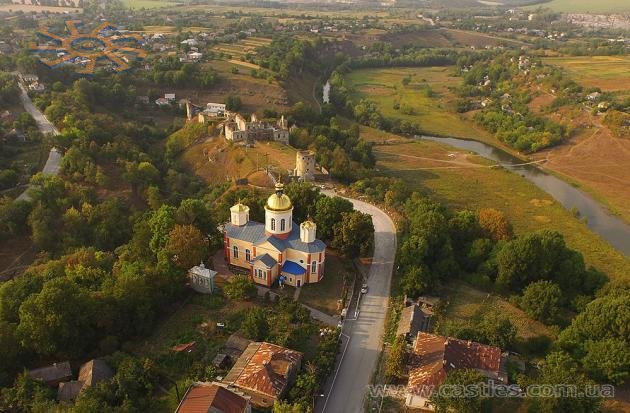 Церква і замок в Скалі-Подільській. Аерофото