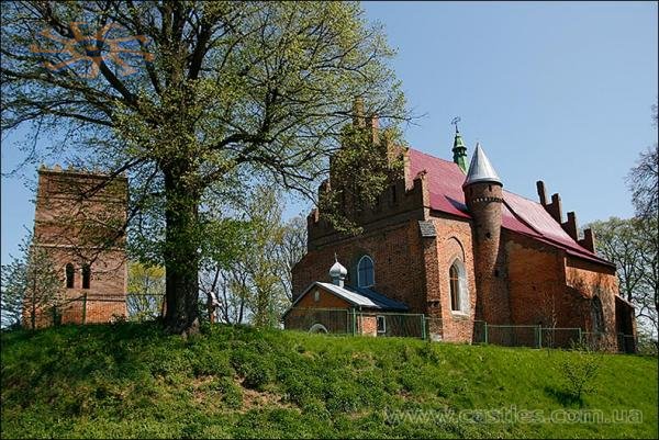 Cтаровинний костел з дзвіницею в Скелівці