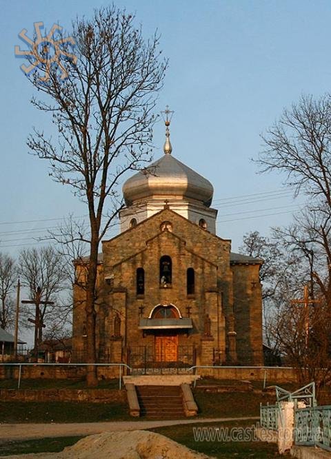 Покровська церква (1887) в центрі Грабовця
