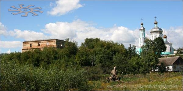 Ізяслав. Церкву реставрують. Скарбниця замку нікому не потрібна.